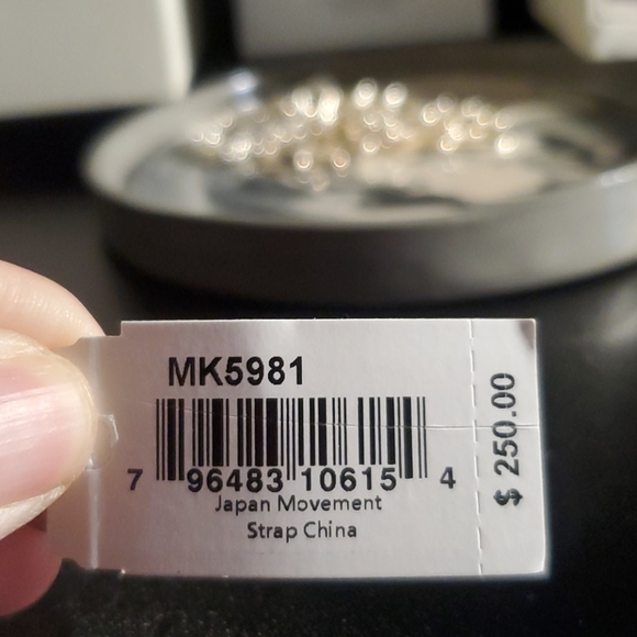 Michael Kors watch new in box - Picture 3 of 4